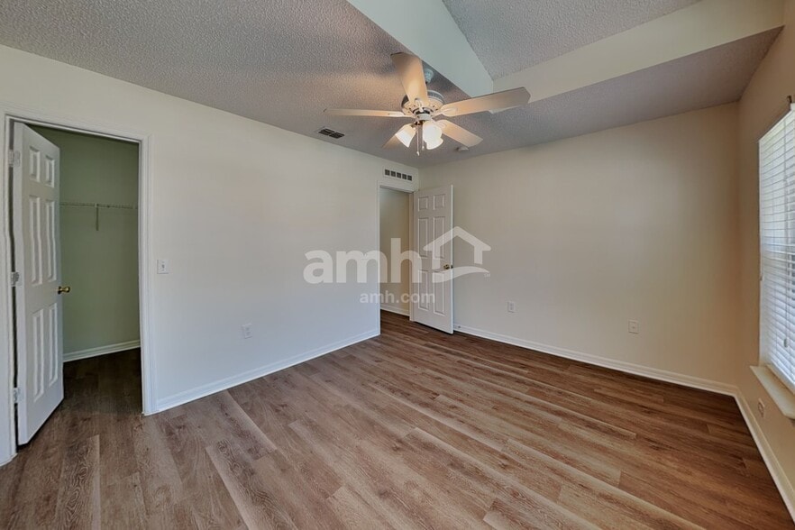 Building Photo - 3011 Valkyrie Rd
