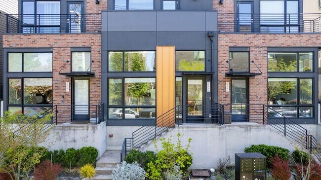 Building Photo - ULTRA-MODERN Townhome w/AC and Views in the Heart of Eastlake!