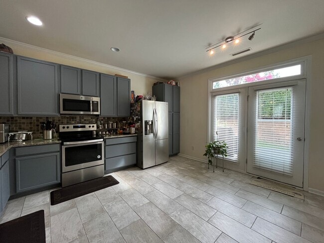 Building Photo - Charming 2BD, 2.5BA Cary Townhome with Sto...