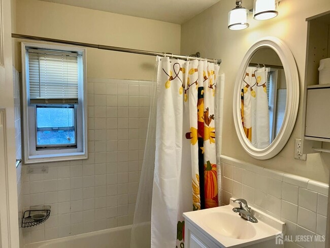 Building Photo - 22 Roselle Ave