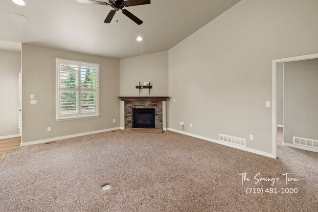 Building Photo - BEAUTIFUL 4BD + BONUS ROOM/3BA/3 CAR GARAG...
