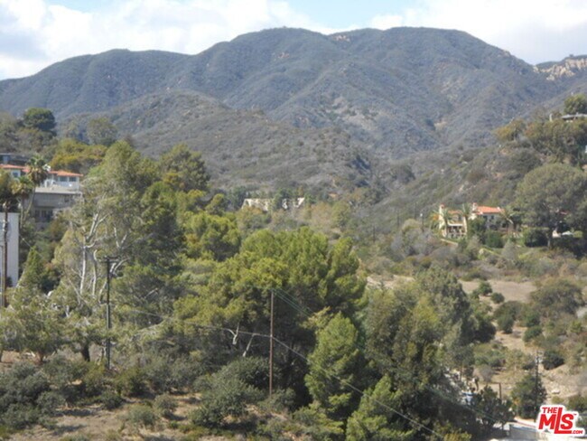 Building Photo - 17350 Sunset Blvd