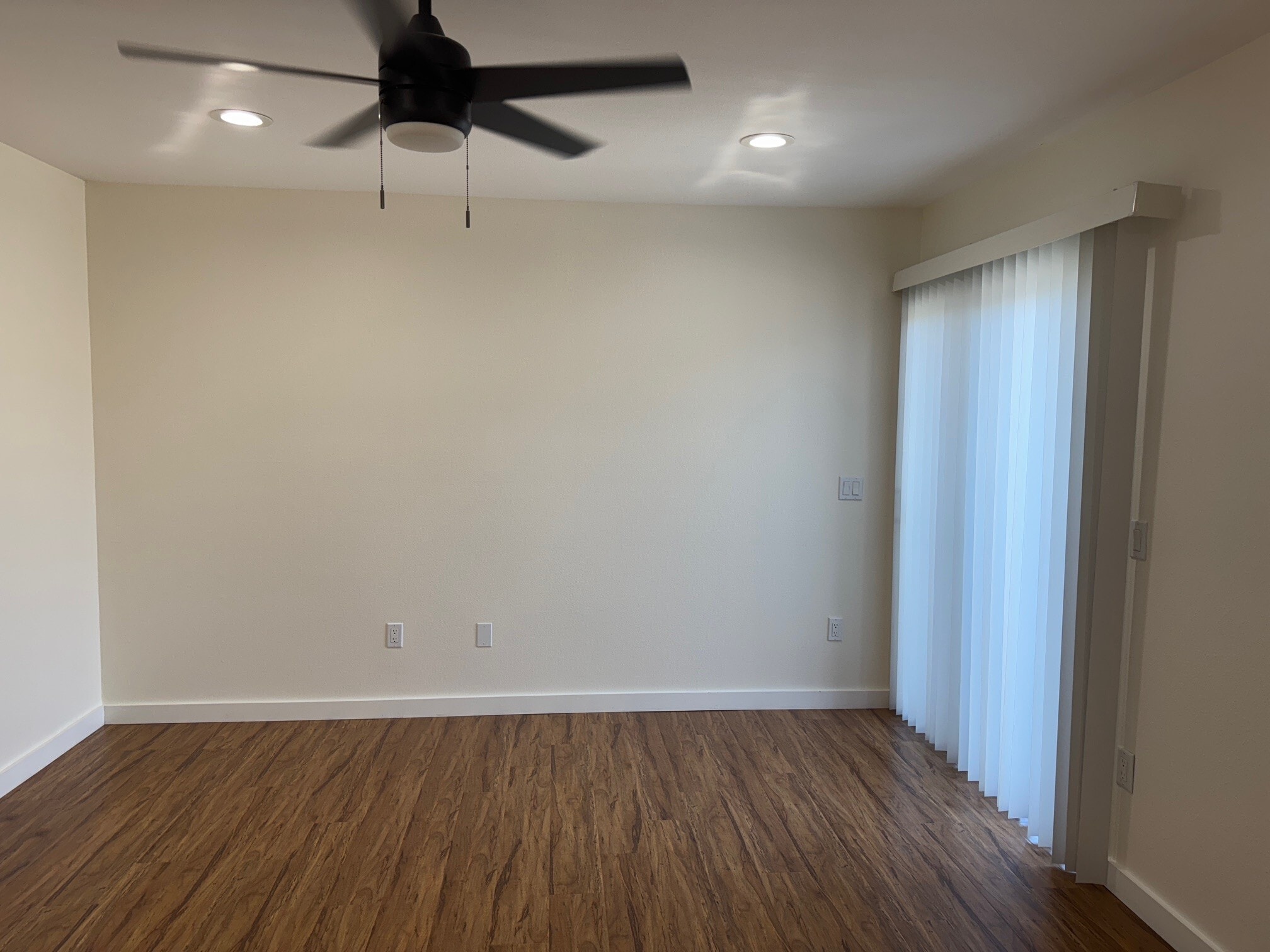 Master bedroom. - 22471 Loch Lomond Dr