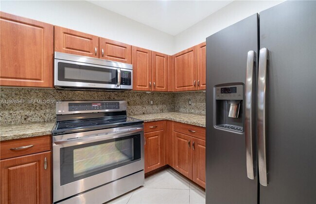 Building Photo - 5327 SW 40th Ave