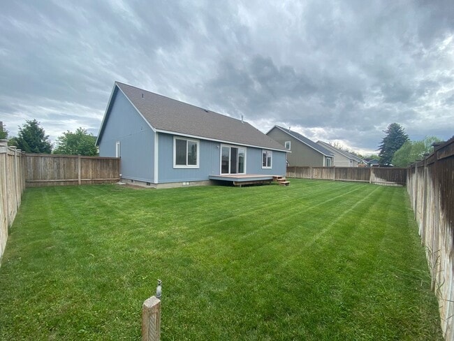 Building Photo - BONUS RENT SPECIAL! Nice 3 Bed, 2 Bath Home!
