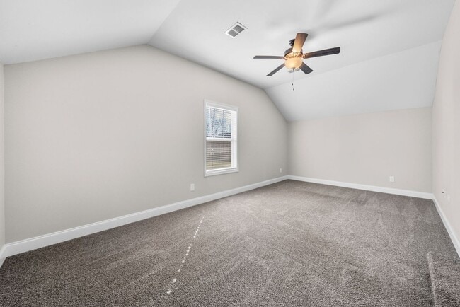 Building Photo - Pet Friendly Three Bedroom with Bonus!