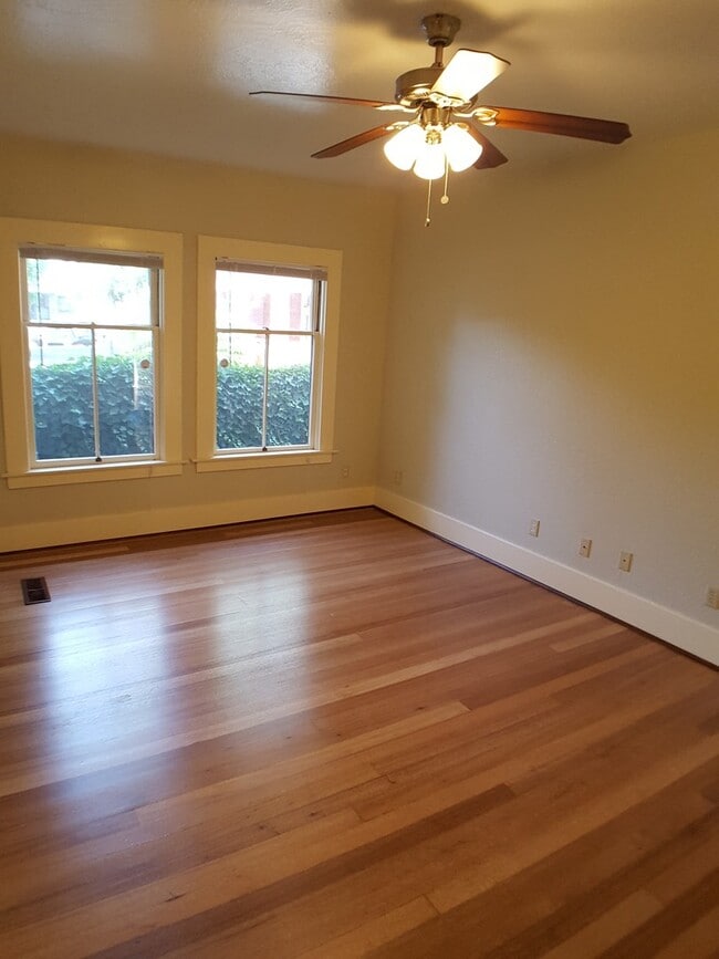 Building Photo - Beautiful 2-4 bedroom property near CSUC a...