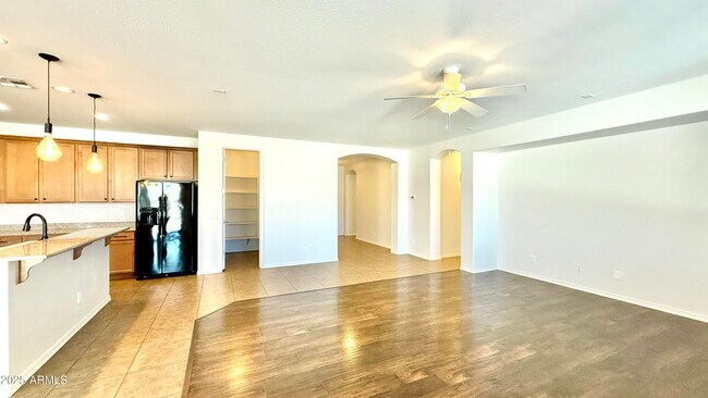 Building Photo - 1124 W Fir Tree Rd