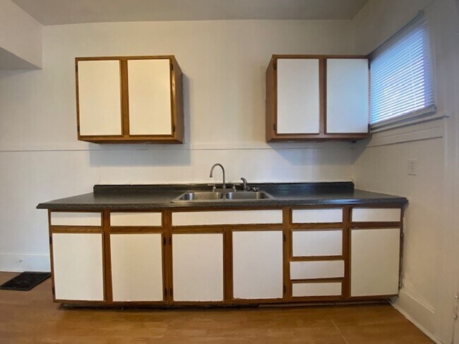 Building Photo - 1723-1725 N LIMESTONE