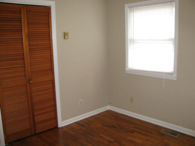 Building Photo - 531 Eddie Ln