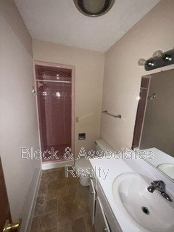 Building Photo - 551 NC 42