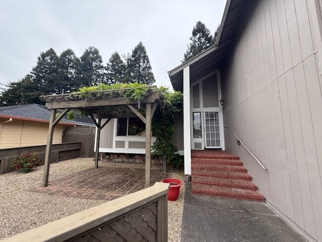 Building Photo - OPEN HOUSE this Wednesday 5pm-6:30pm - Private Redwood Setting | 4BR Home with Family Room, Bar &...