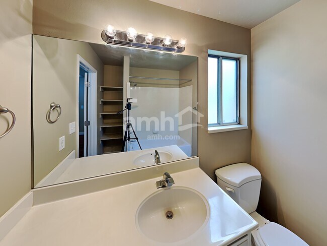 Building Photo - 1329 E 410 S St