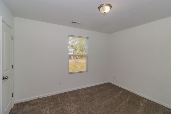 Building Photo - 134 Mountain Crest Dr