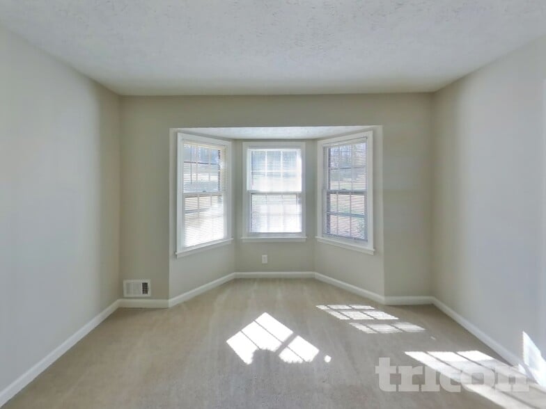 Building Photo - 430 Beaumont Dr SW