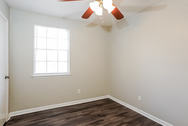 Building Photo - Charming Brick Home in Augusta