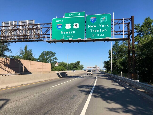 Building Photo - 118 Newman Ave