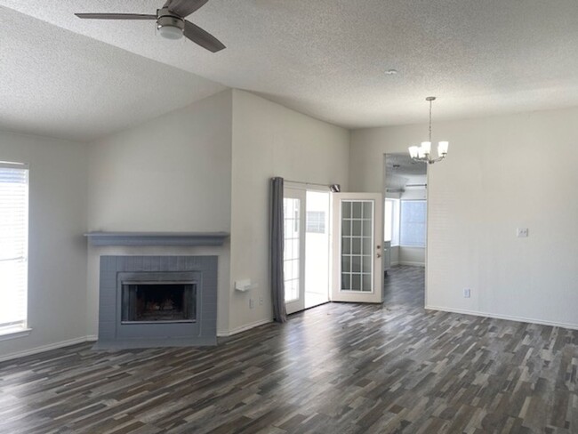 Building Photo - $500 OFF FIRST FULL MONTHS RENT WITH MOVE ...