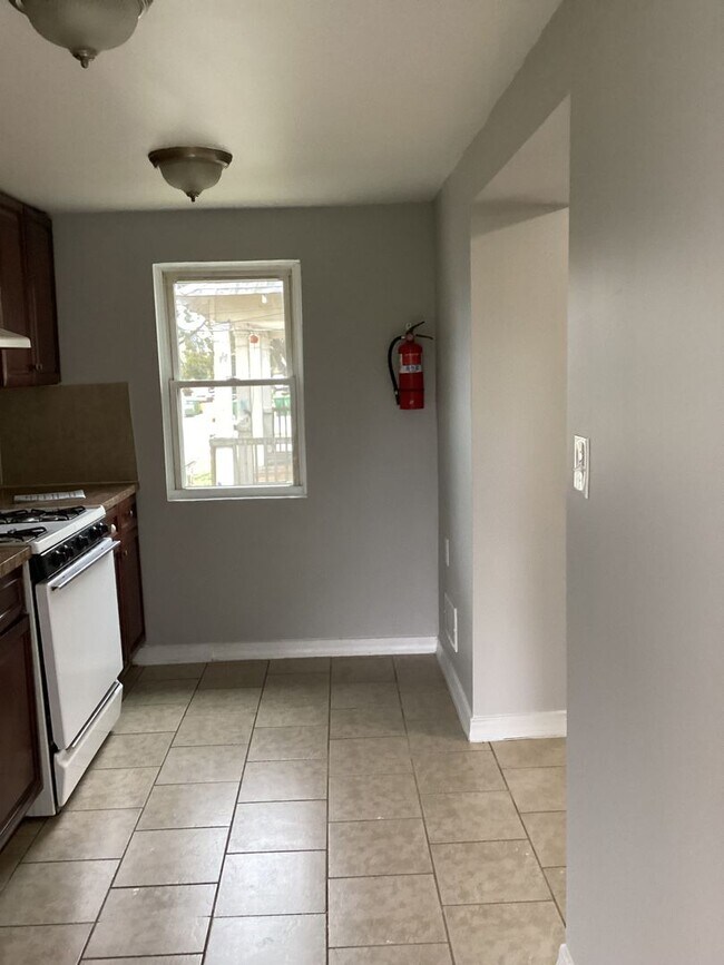 Building Photo - Move-In Ready | Two-Bedroom Apartment in Lakewood