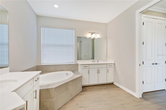 Building Photo - 12584 Wellen Golf St