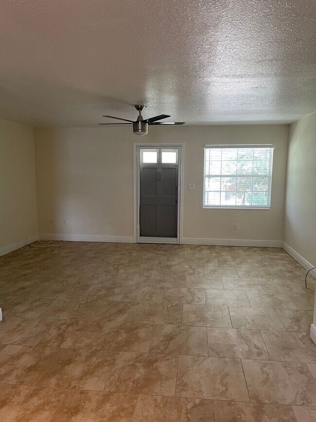 Building Photo - 2 Bedroom 2 Bathroom Condo in The Villas of Orlando