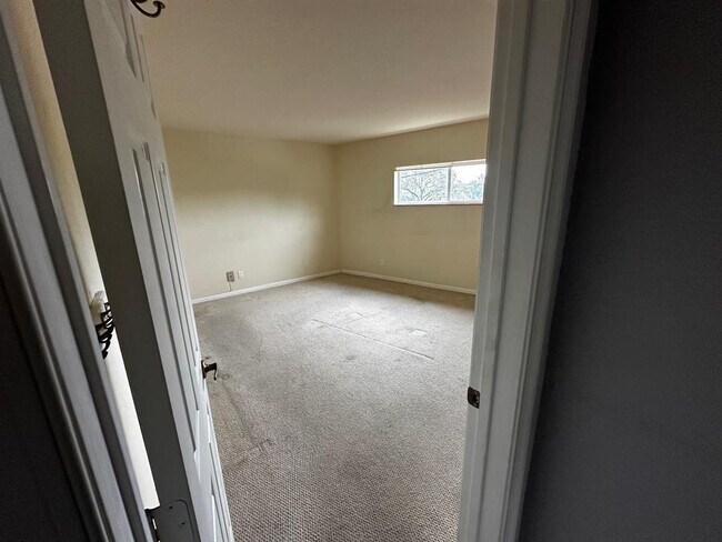 Building Photo - 578 NE 20th St