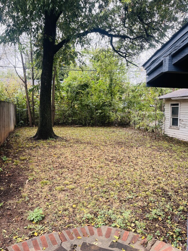 Building Photo - 1829 W Park Pl