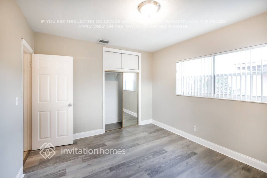 Building Photo - 8480 SW 33rd Terrace