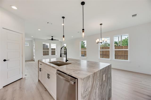 Building Photo - 2326 Fairfax Dr