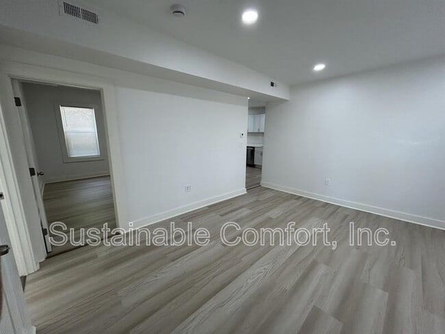 Building Photo - 71 Paine St