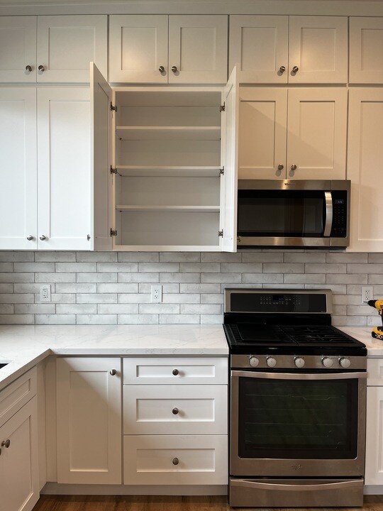 Building Photo - 4415 Stanbridge Ave