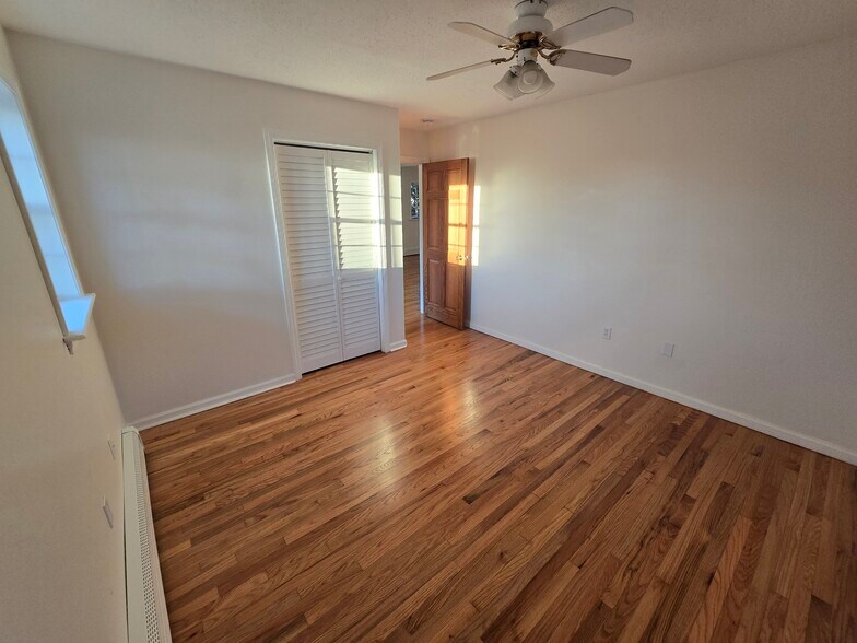 Downstairs bedroom - 133 Mitchell St