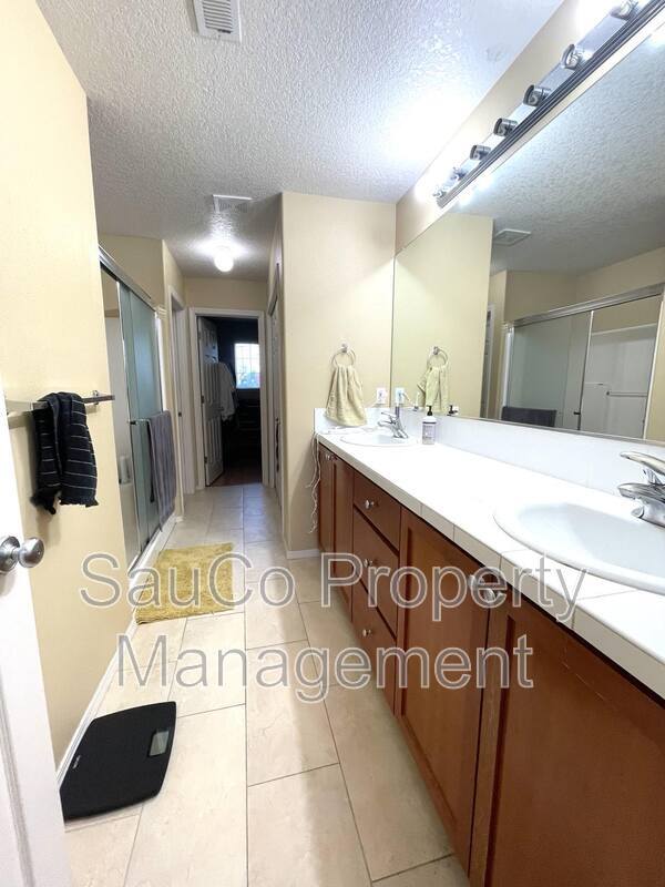 Building Photo - 6007 NE Alder St