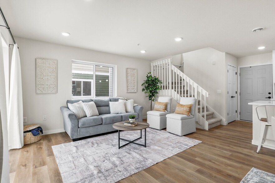 Building Photo - 940 Canter Dr