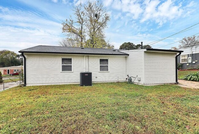 Building Photo - Updated 3BD/1BA Ranch