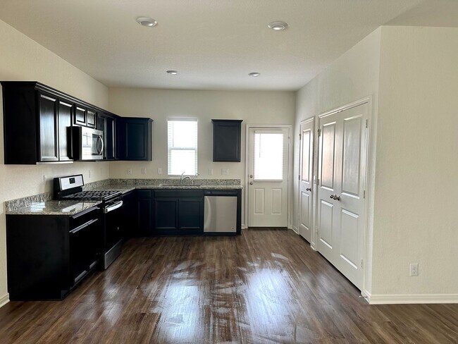 Building Photo - Open concept ranch