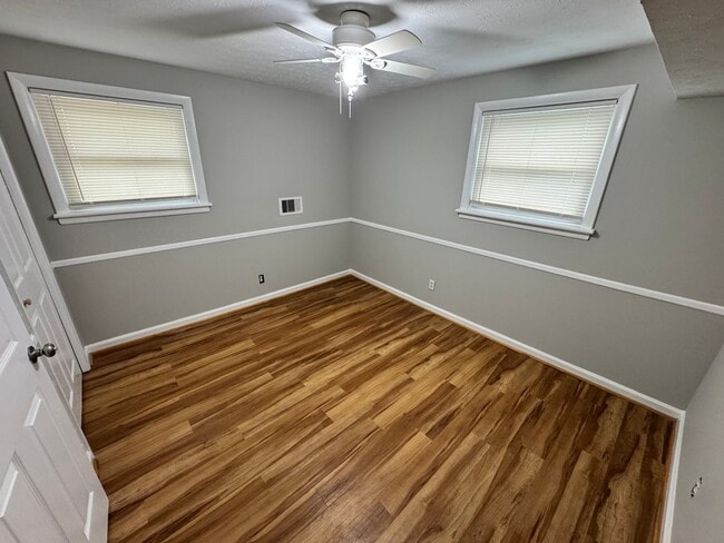 Building Photo - Spacious 4 Bedroom in Fern Creek