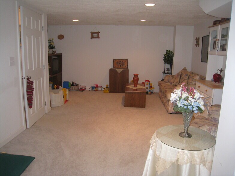 Building Photo - 5472 Baneberry Ave