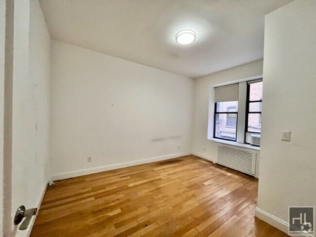 Building Photo - 206 W 104th St