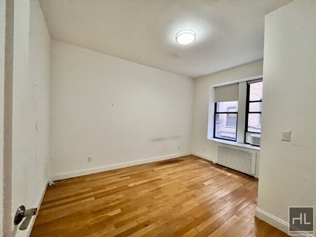 Building Photo - 206 W 104th St