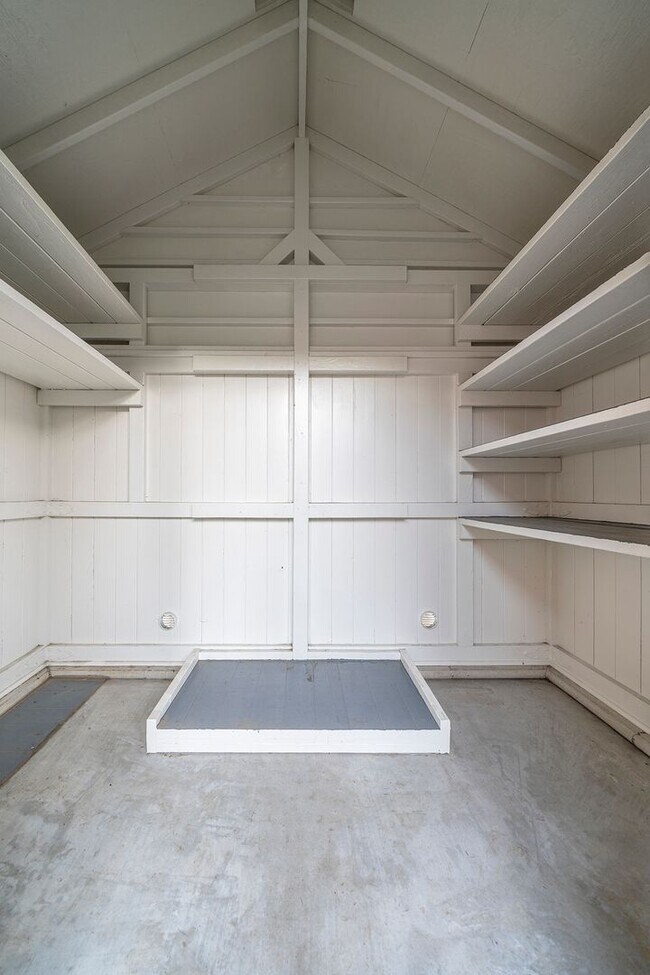 Building Photo - Charming Redondo Beach Home Rental!