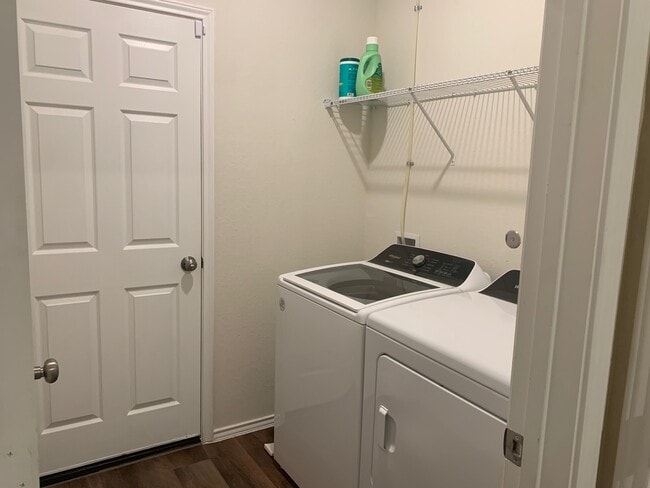 Building Photo - 11837 Snowy River