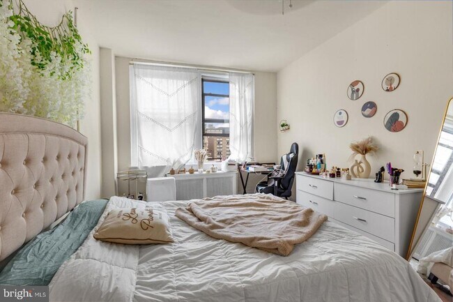 Building Photo - 1324 Locust St