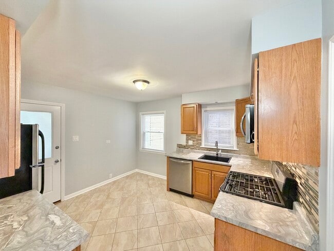 Building Photo - 5626 N Central Ave