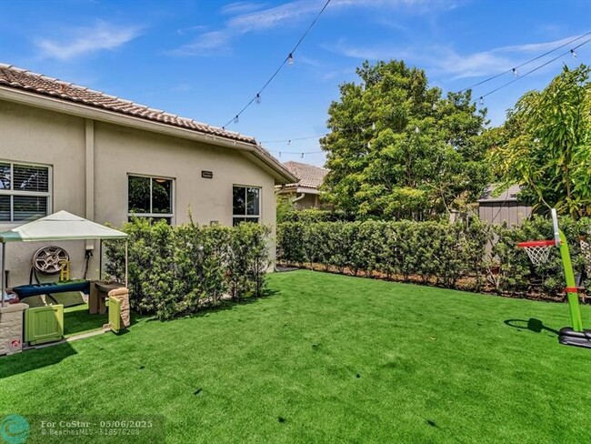 Building Photo - 14304 S Royal Cove Cir