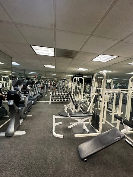 Gym - 12222 Wilshire Blvd