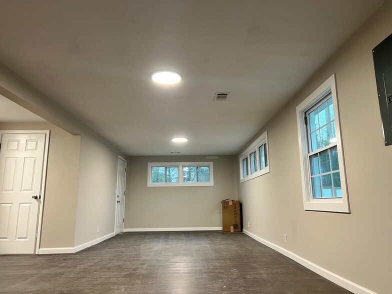 Building Photo - 801 S Houston Lake Rd