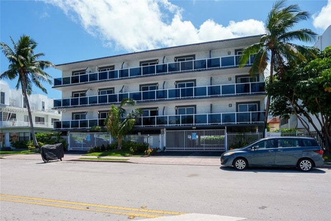 Building Photo - 1986 Biarritz Dr