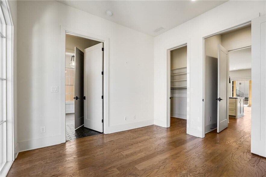 Building Photo - 160 4th St