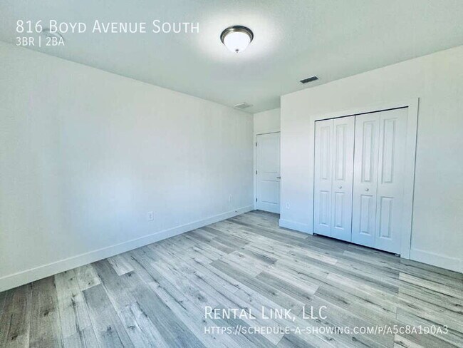 Building Photo - 816 Boyd Ave S